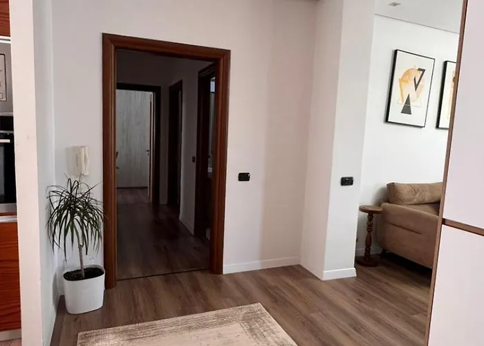 Skyline Retreat Fresku Apartment *