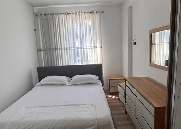 Apartment Skyline Retreat Fresku Tirana