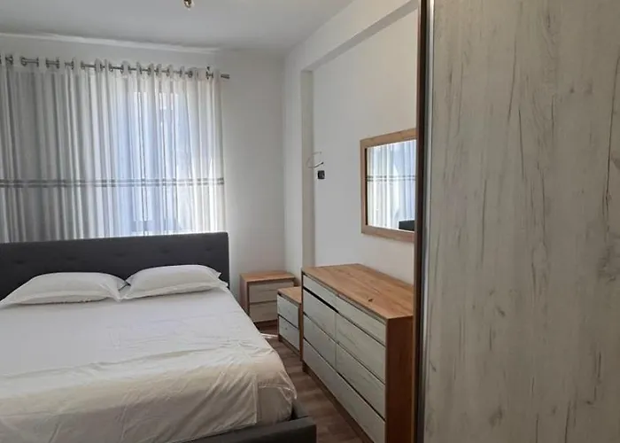 Apartment Skyline Retreat Fresku Tirana