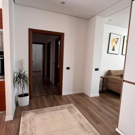 Skyline Retreat Fresku Apartament *